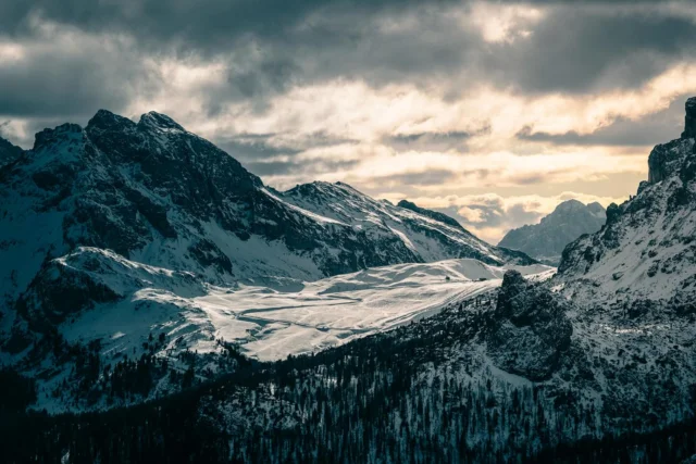 There's no better thing as #nature to understand #lighting. #diqccplighting #digitalmovie #matteomescalchin #retouch #style #colorscience #actionphotography #sport #actionsport #handcraftedphotography #italianlandscape